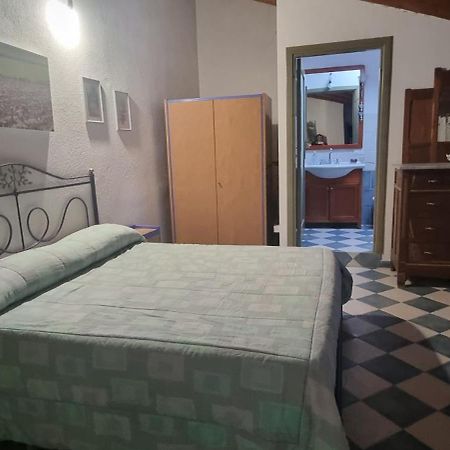 B&B Di Luisa Ledda Ales Экстерьер фото